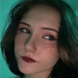 Meet your Posher, Eva